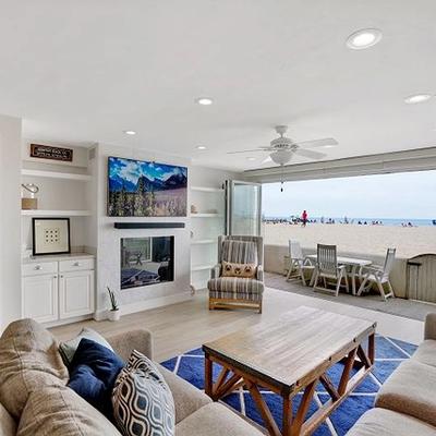 Living room with infinity glass doors in a Newport Beach vacation rental.