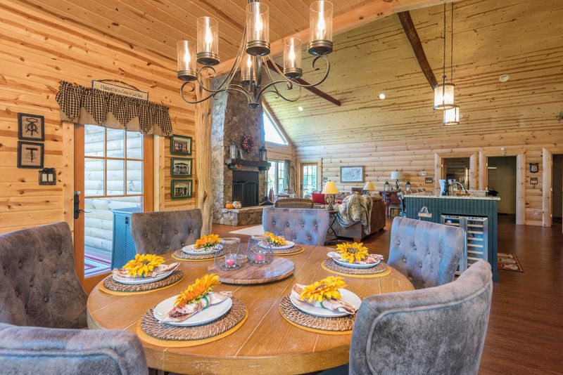 Dining area in NC cabin rental