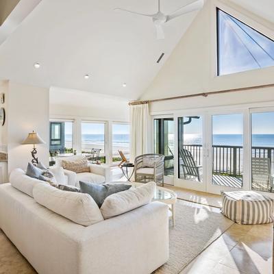 Living space in an oceanfront Kiawah Island vacation rental.