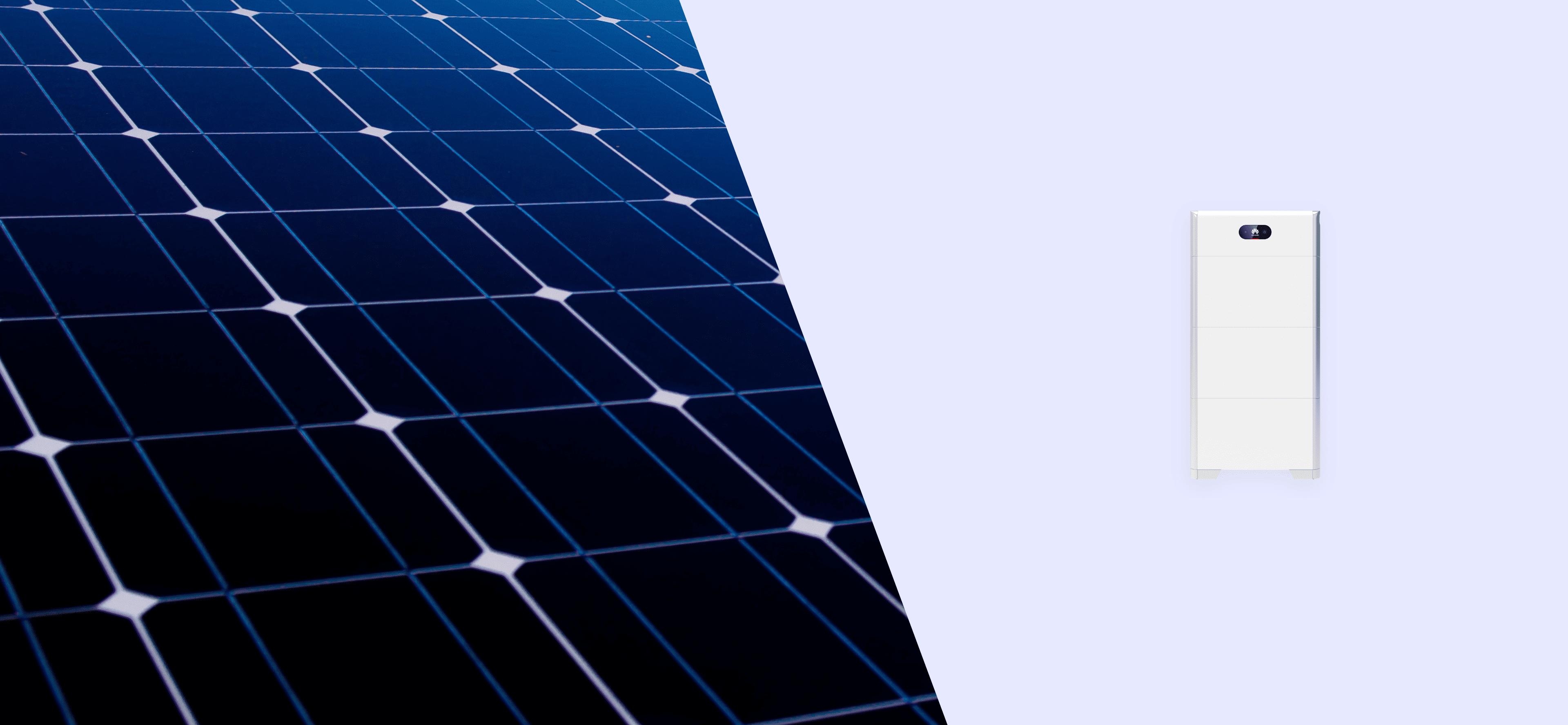 Solarpanel im Detail im Hintergrund mit Solarbatterie im Vordergrund