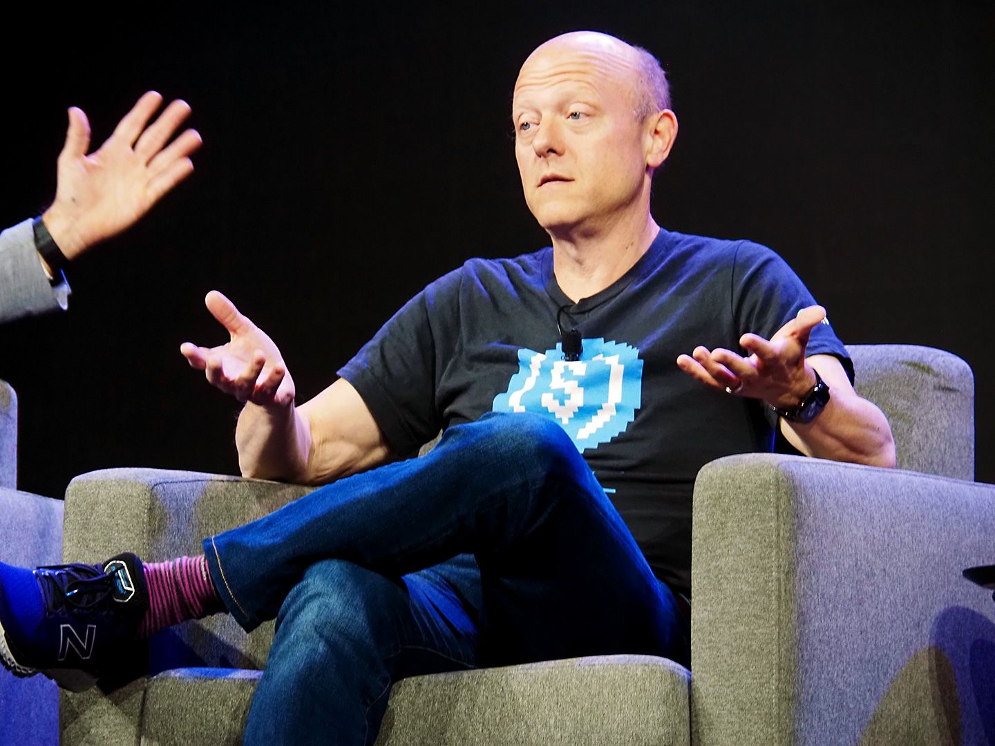 Circle Drops 15%, Stock Frenzy Cools as BIS Warns of Stablecoin Risks