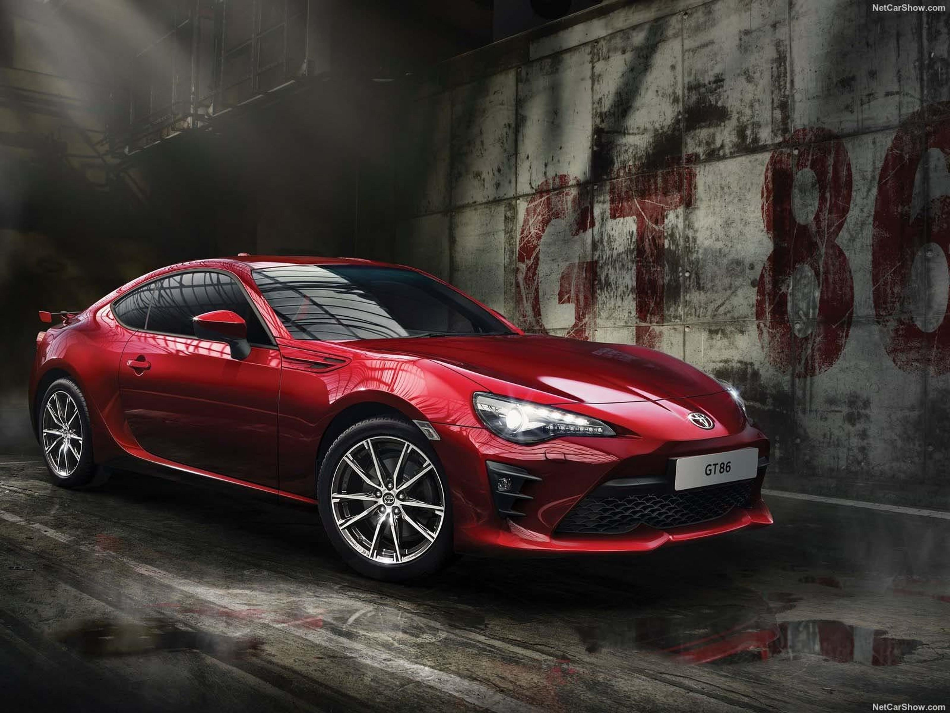 czerwona Toyota GT86