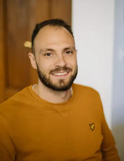 ROBERT HARITONOV